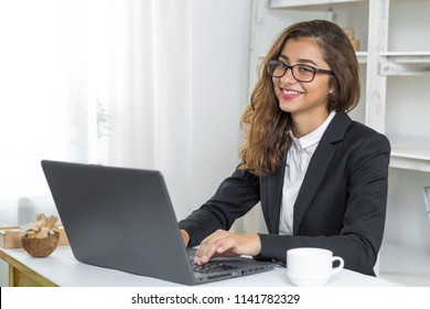 16,709 Indian Business Woman Working In Laptop Images, Stock Photos ...