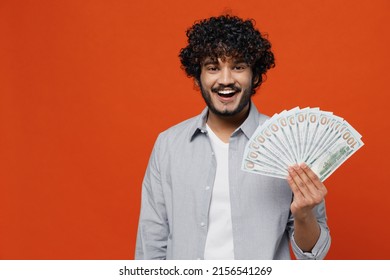 40,788 Customer holding cash Images, Stock Photos & Vectors | Shutterstock