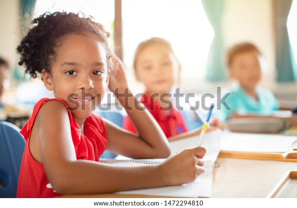 Smiling Elementary School Kids Classroom Stock Photo 1472294810 ...