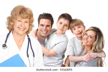 Lächelnder Arzt für Familienmedizin und junge Familie. Auf weißem Hintergrund