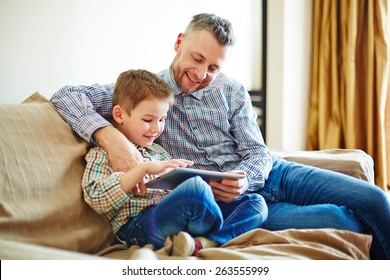 84,734 Family On Device Images, Stock Photos & Vectors | Shutterstock