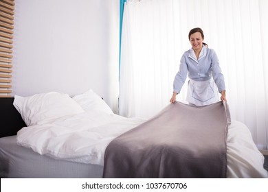 Smiling Female Housekeeper Making Bed Hotel Stock Photo 1037670706 ...