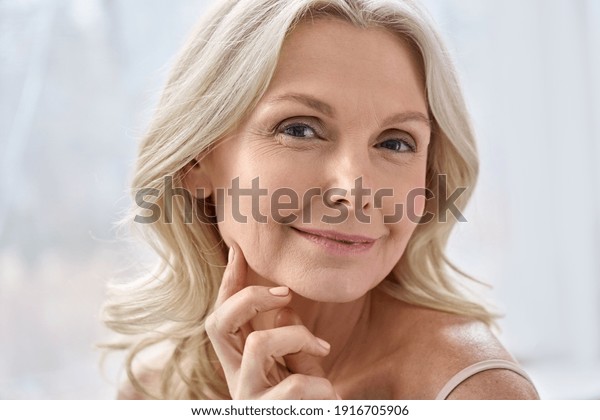 12 730 рез по запросу Beautiful Woman 50 Years Old — изображения стоковые фотографии и