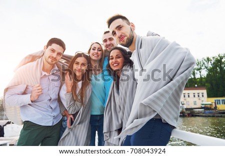 Similar – Foto Bild Junge glückliche Menschen, die bei einer Sommerparty im Freien in die Kamera schauen