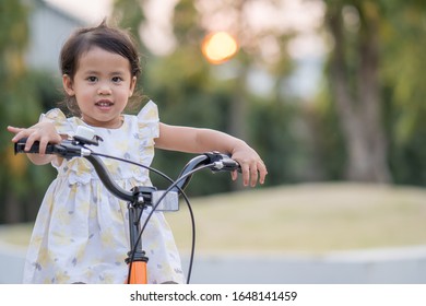 Smiling Little Girl Sitting On Her Foto Stok 1648141462 | Shutterstock