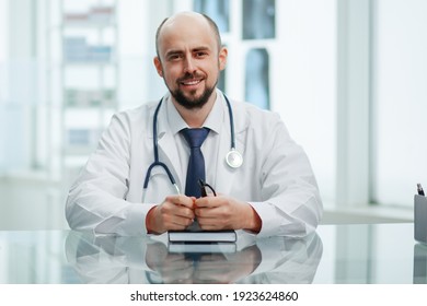 742,967 Male Doctors Images, Stock Photos & Vectors | Shutterstock