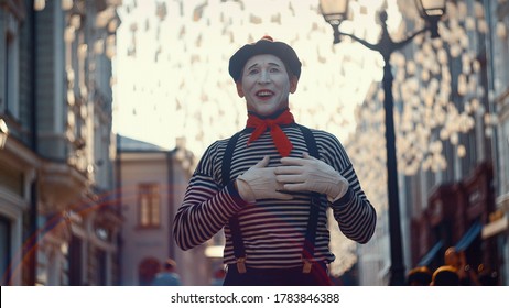 Smiling Mime On The Street In Moscow