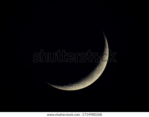 Smiling Moon of April\
2020