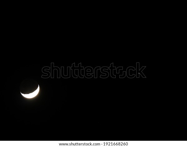 The Smiling Moon is Paired with Jupiter and Venus\
in The Night