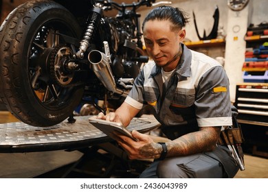 Smiling repairman detecting problem with application on tablet computer - Powered by Shutterstock