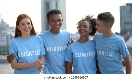 Smiling Teen Group Volunteer Tshirts Looking Stock Photo 1539566807 ...