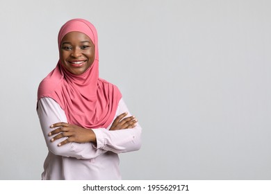 Smiling Young Black Lady In Pink Hijab Posing On Grey Studio Background, Panorama With Copy Space. Cheerful African American Millennial Woman Standing Next To Empty Space For Advertisement