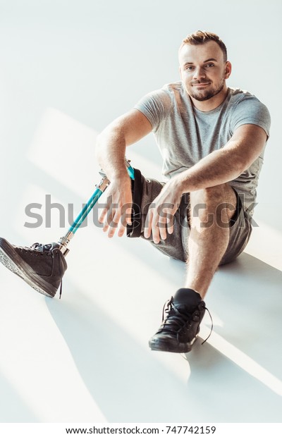 Smiling Young Man Leg Prosthesis Looking Foto De Stock 747742159 ...