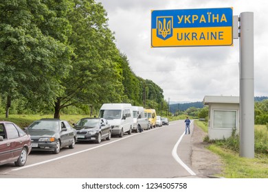 SMILNITSA, UKRAINE - JULY, 2017- Traffic Jam At The Checkpoint At The Ukrainian-Polish Border -Smilnitsa-Kroscenko-, 120 Kilometers Southwest Of Lviv