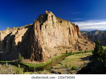 Smith Rock Morning Glory And Picnic Lunch Walls With Crooked River