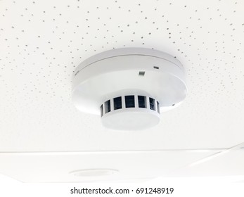 Smoke detector with smoke