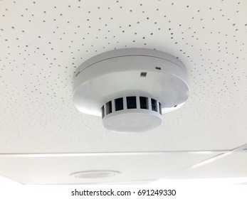 Smoke detector with smoke