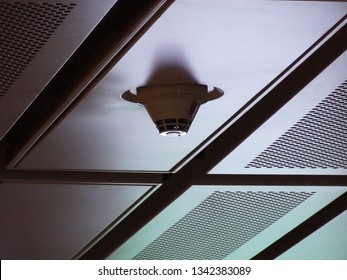 Imagenes Fotos De Stock Y Vectores Sobre Smoke Detector