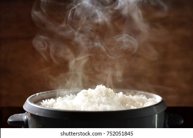 Rauch aus dem selektiven Reiskocher-Fokus