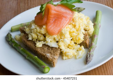 Smoked Salmon With Scrambled Egg And Asparagus