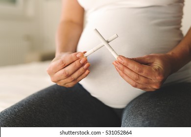 Smoking is a bad habit prohibited during pregnancy - Powered by Shutterstock