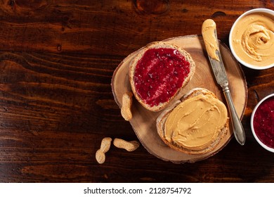 smooth peanut butter and jam bread toast, american traditional sandwich