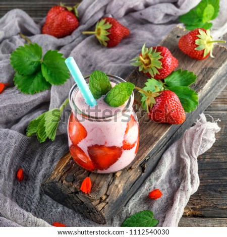 smoothies of fresh strawberries