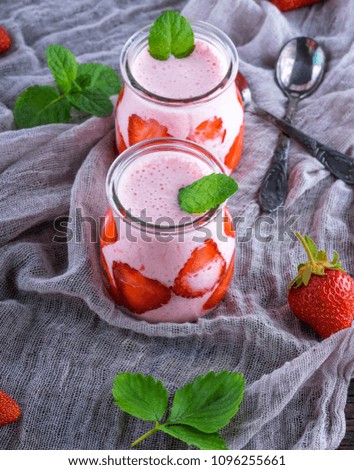 smoothies of fresh strawberries