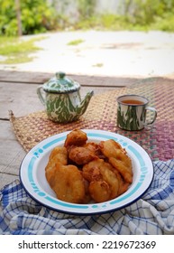 Snack Time At Ricefield In The Afternoon