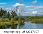 The Snake River and the Mount Moran in the background in the Oxbow Bend viewpoint in Grand Teton National Park, Wyoming