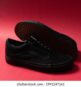 vans off the wall black shoes