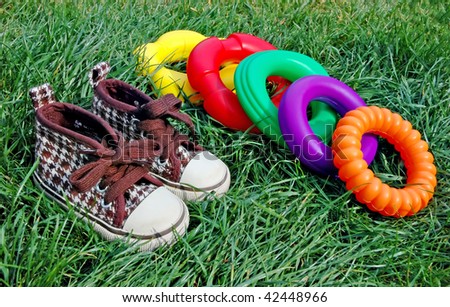 Similar – Foto Bild Flip-Flops auf dem grünen Gras des Pools