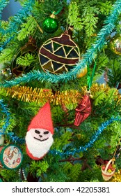 Sneaky Santa Knitted Tree Decoration