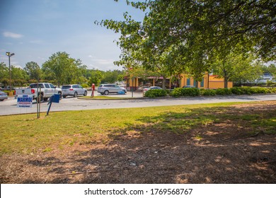 Snellville, Ga / USA - 05 22 20: A Long Line Of Cars At A Drive Thru For Fast Food