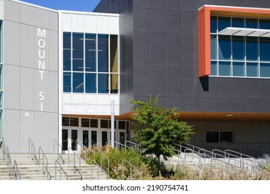 Snoqualmie, WA, USA - August 15, 2022; Entrance And Sign For Mount Si High School In Snoqualmie Washington With Steps And Railings