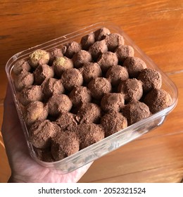 Snow Choco Ball Cookies In A Square Jar