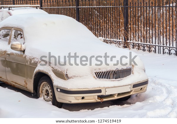 snow covered\
car