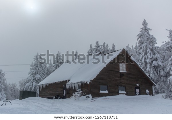 Snow Covered Log Cabin Woods Vermont Stock Photo Edit Now 1267118731