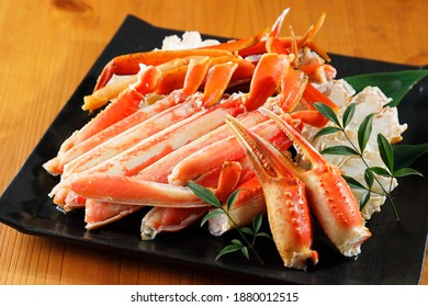 Snow crab legs on the plate (Japanese style)