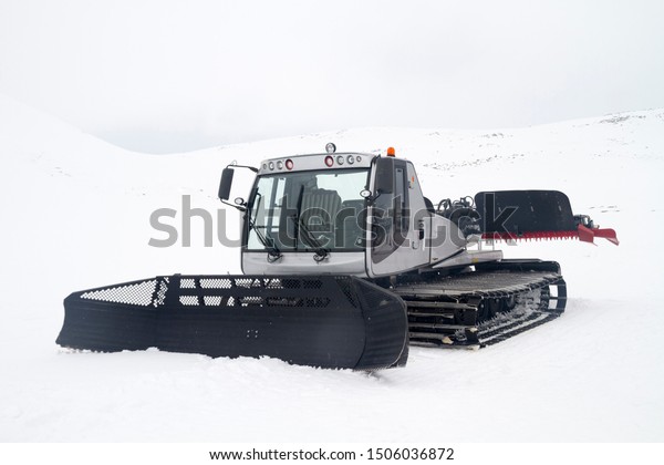 Snow Grooming Process Manipulating Snow Recreational の写真素材 今すぐ編集