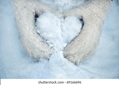 Snow Heart In Mitten