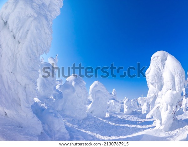 Snow monsters (soft rime) on a sunny day\
(Zao-onsen ski resort, Yamagata,\
Japan)