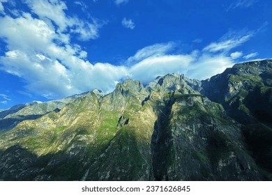 玉龙雪山Yulong Snow Mountain !Small mountains in the Yulong Naxi autonomous region 