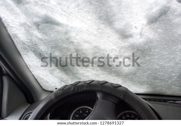 snow on windshield, snow cleaning, car in\
winter conditions