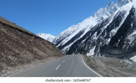 Partielle Schneedecke auf dem Kaschmir-Pakistan-Gebirge