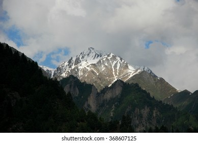 Snow peaked mountains in Sonamarg, Kashmir