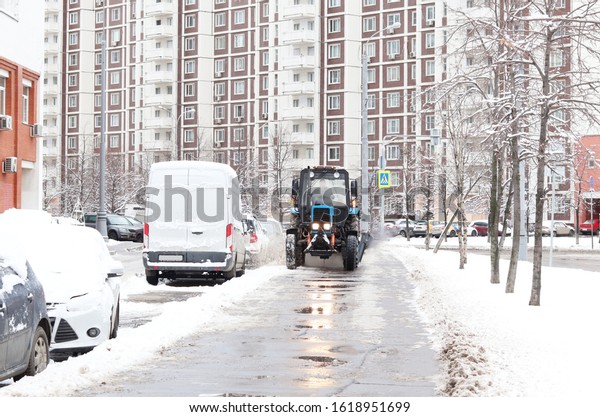 Snow removal on the streets of a big city.\
Great equipment, special\
snowplow.