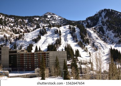 Snowbird Ski Resort, Utah / U.S.A. - November 2nd 2019: View Of The Cliff Ski Lodge And The Amazing View Of Snow Covered Mountains In Early November Before The Ski Resort Opens For The Skiing Season