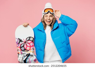 Snowboarder sonriente y divertida