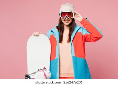 Snowboarder joven mujer feliz